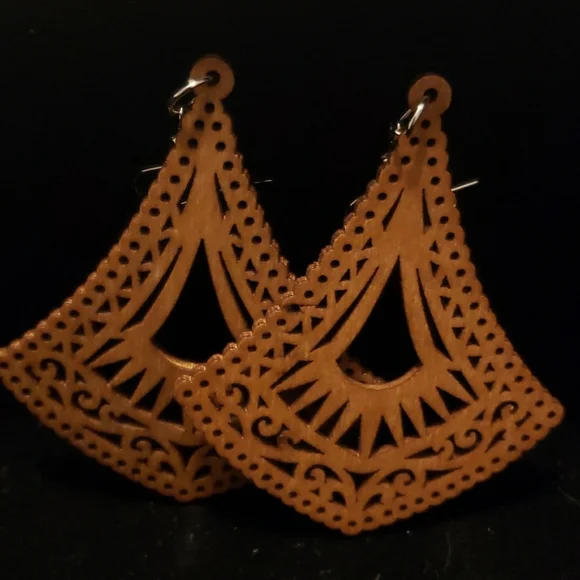 Light/warm colored wooden earrings - Picture 2 of 2
